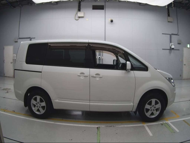 MITSUBISHI DELICA D5 2012
