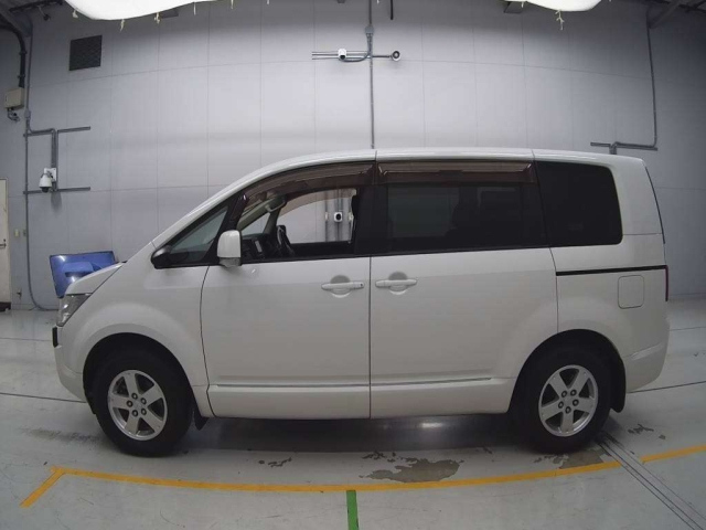 MITSUBISHI DELICA D5 2012