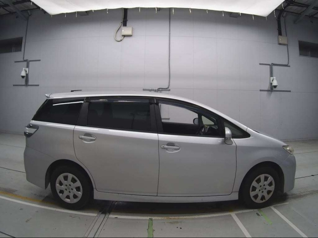 TOYOTA WISH 2014