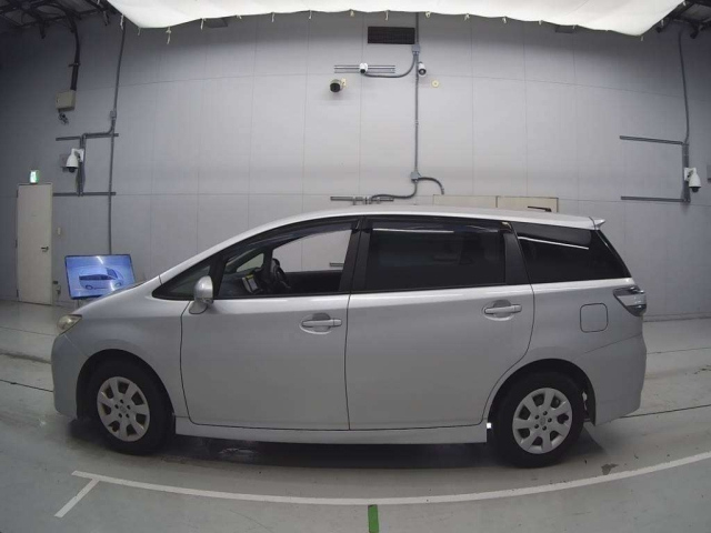 TOYOTA WISH 2014