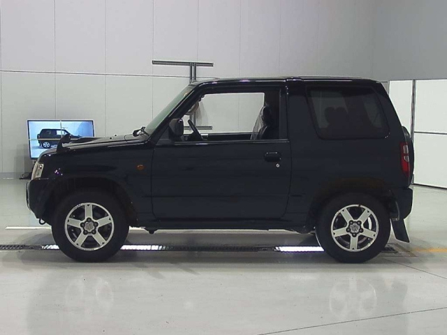 NISSAN KIX 2008