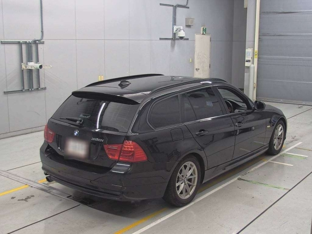 BMW 3 SERIES 2011