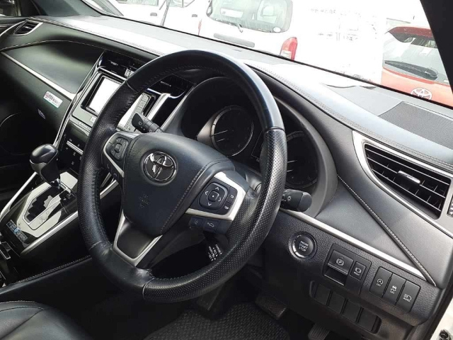 TOYOTA HARRIER 2019