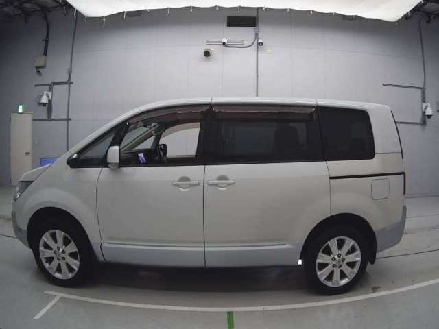 MITSUBISHI DELICA D5 2014