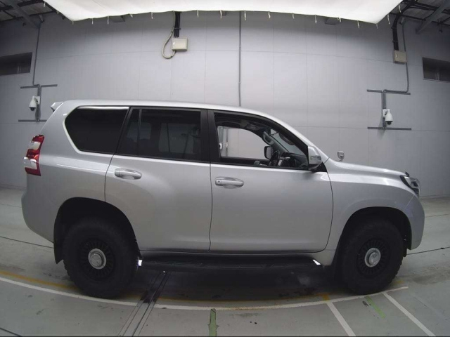 TOYOTA LAND CRUISER PRADO 2016