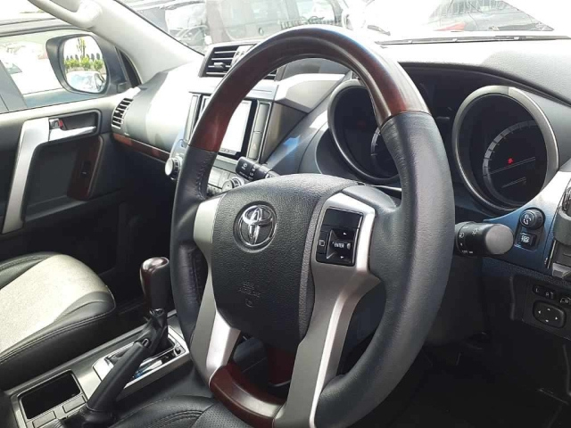 TOYOTA LAND CRUISER PRADO 2016
