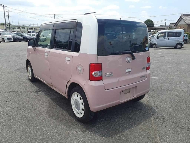 TOYOTA PIXIS SPACE 2013