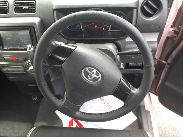 TOYOTA PIXIS SPACE 2013