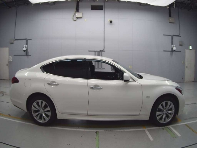 NISSAN FUGA 2012