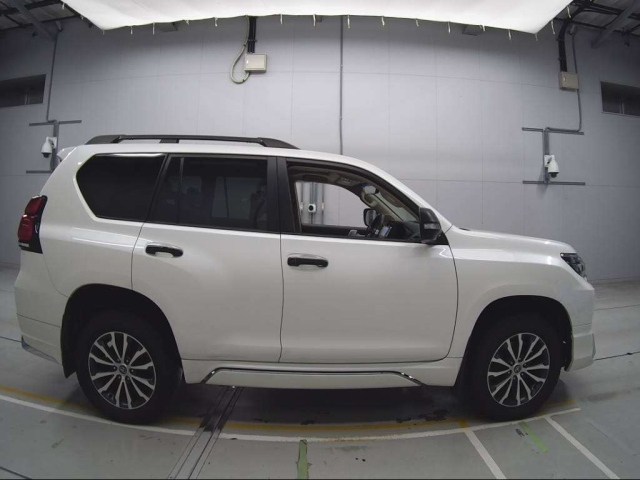 TOYOTA LAND CRUISER PRADO 2021