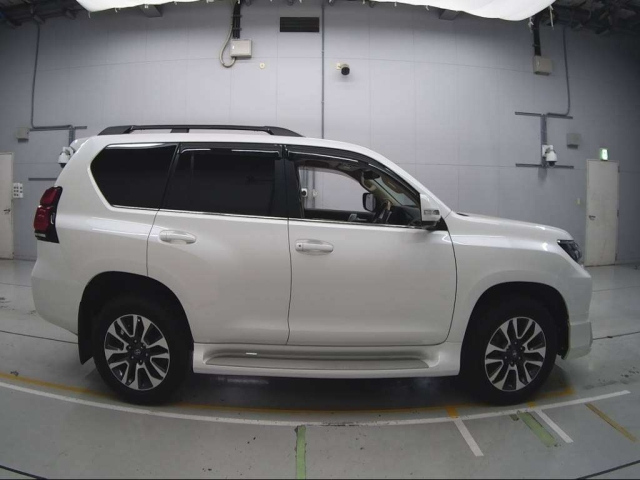 TOYOTA LAND CRUISER PRADO 2022