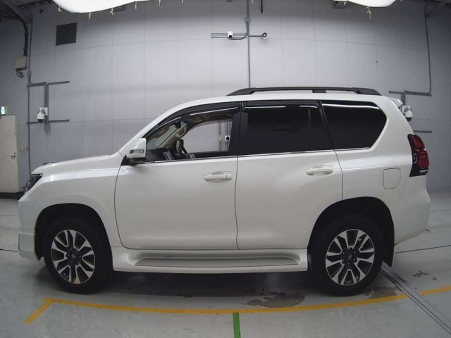 TOYOTA LAND CRUISER PRADO 2022