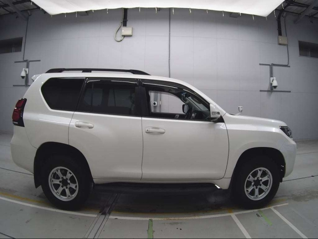 TOYOTA LAND CRUISER PRADO 2018