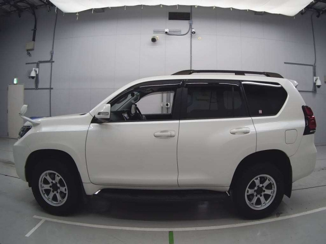 TOYOTA LAND CRUISER PRADO 2018