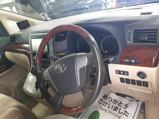 TOYOTA ALPHARD 2010