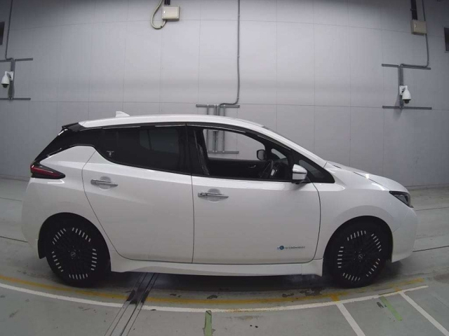 NISSAN LEAF 2023