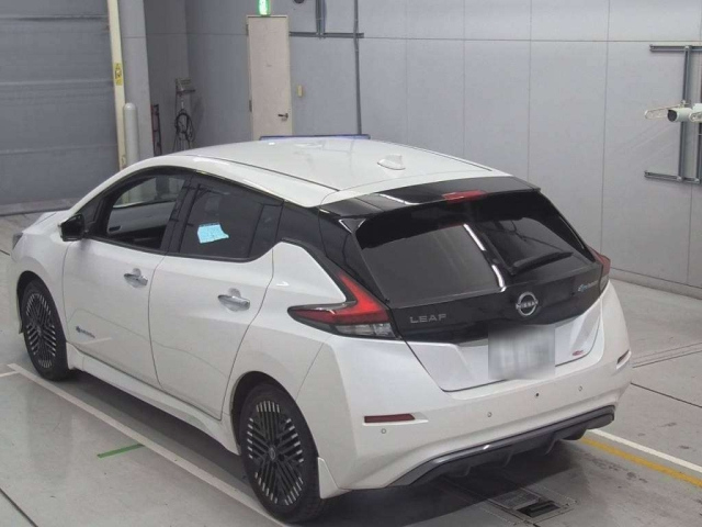 NISSAN LEAF 2023