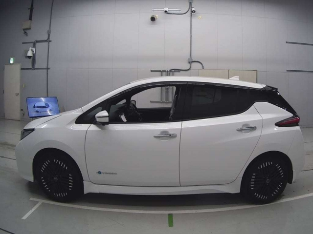 NISSAN LEAF 2023