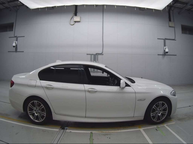 BMW 5 SERIES 2013