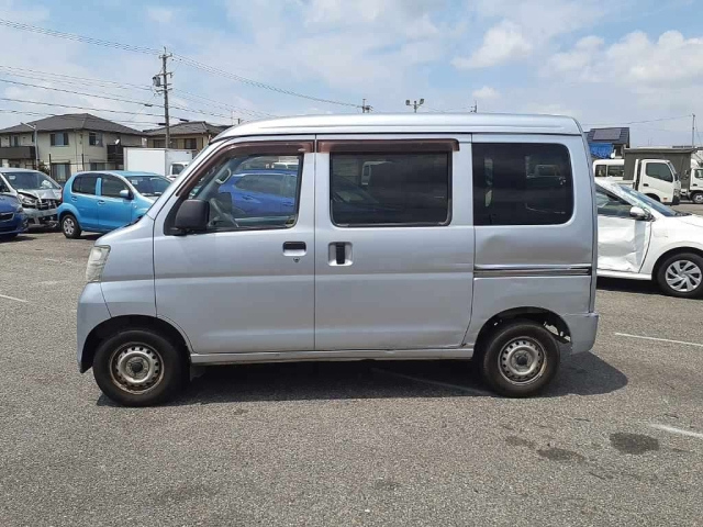 DAIHATSU HIJET VAN 2017