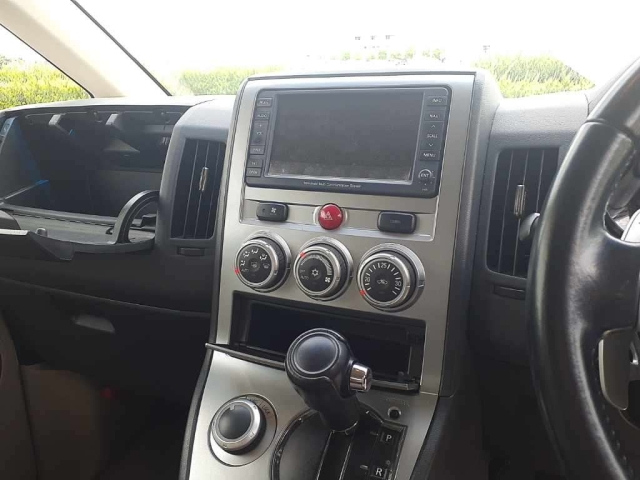 MITSUBISHI DELICA D5 2010