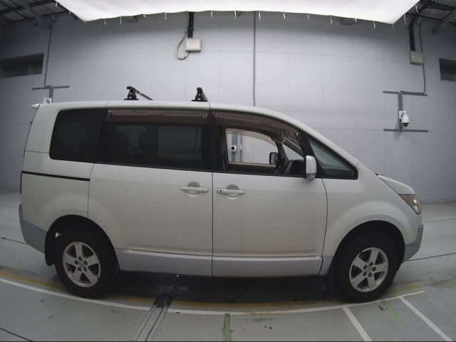 MITSUBISHI DELICA D5 2010