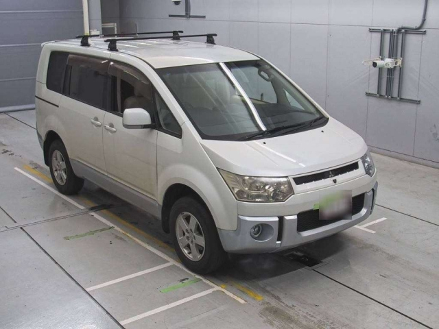 MITSUBISHI DELICA D5 2010