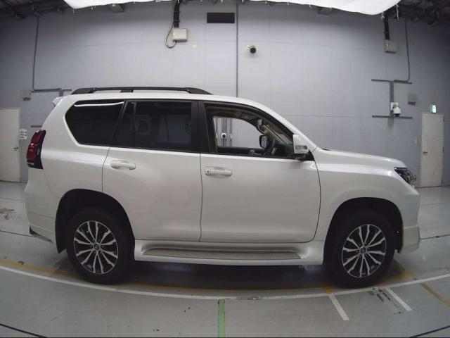 TOYOTA LAND CRUISER PRADO 2021