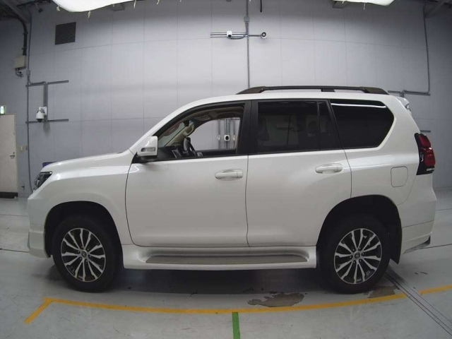 TOYOTA LAND CRUISER PRADO 2021