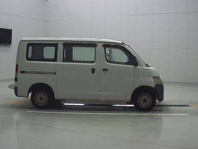 TOYOTA TOWN ACE VAN 2011