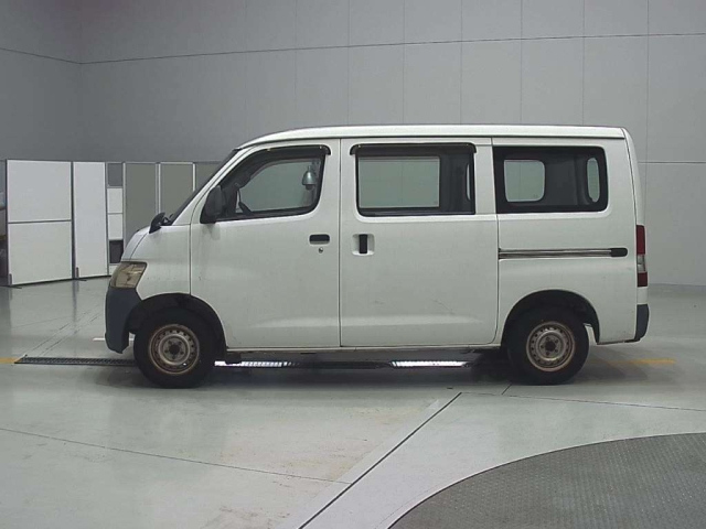 TOYOTA TOWN ACE VAN 2011