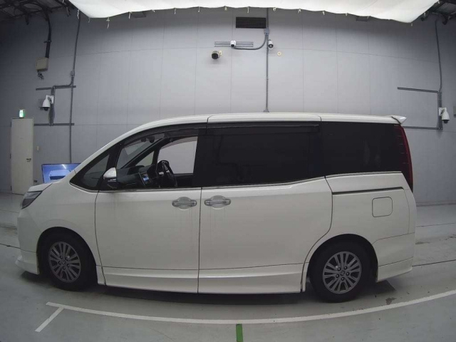 TOYOTA ESQUIRE 2014