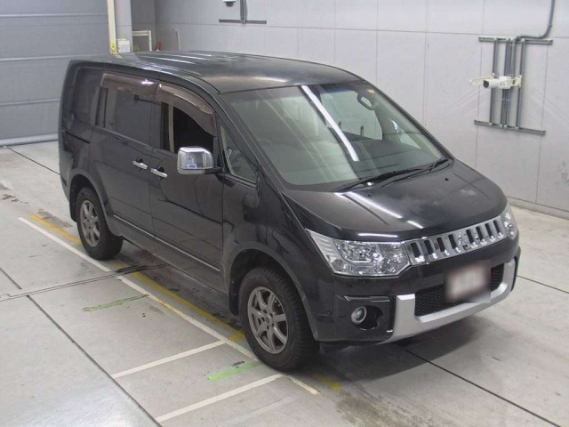 MITSUBISHI DELICA D5 2012