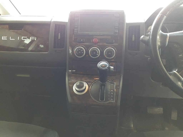MITSUBISHI DELICA D5 2012