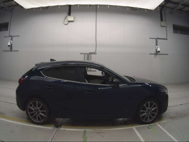MAZDA AXELA 2016