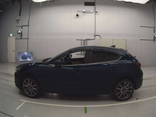 MAZDA AXELA 2016