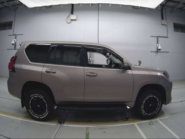 TOYOTA LAND CRUISER PRADO 2018