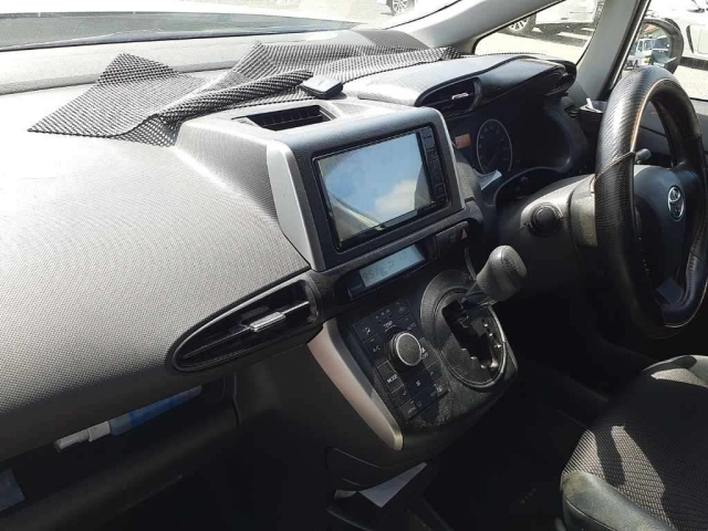 TOYOTA WISH 2012