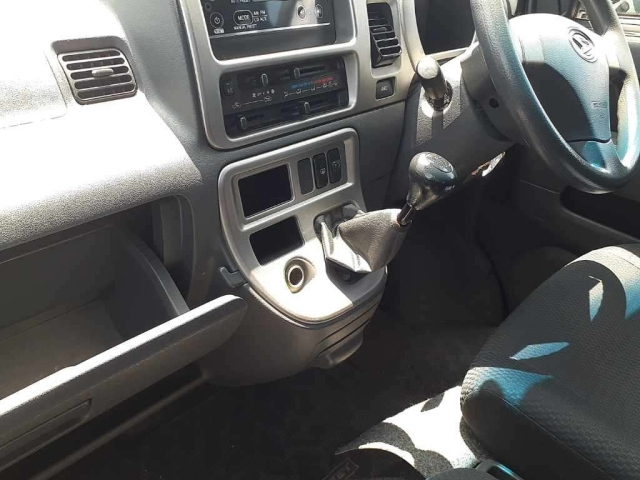 DAIHATSU HIJET VAN 2015