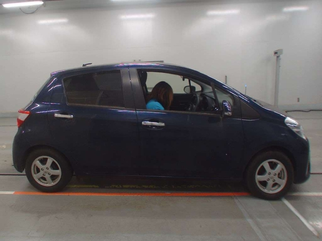 TOYOTA VITZ 2019