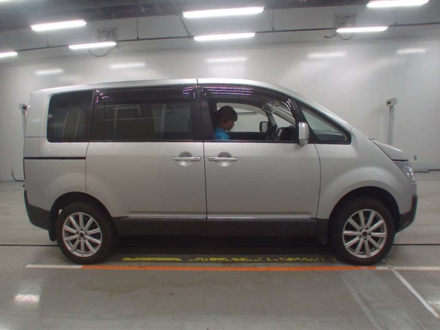 MITSUBISHI DELICA D5 2018