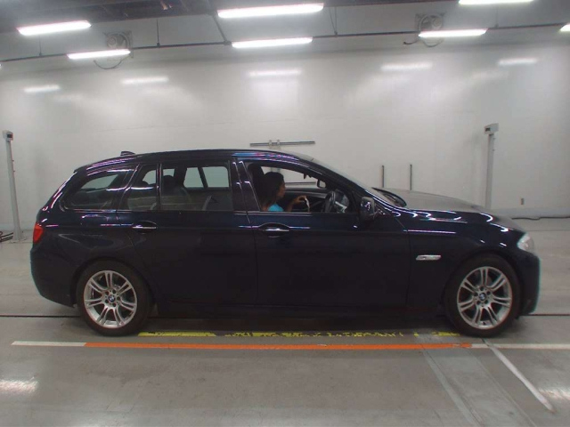 BMW 5 SERIES 2011