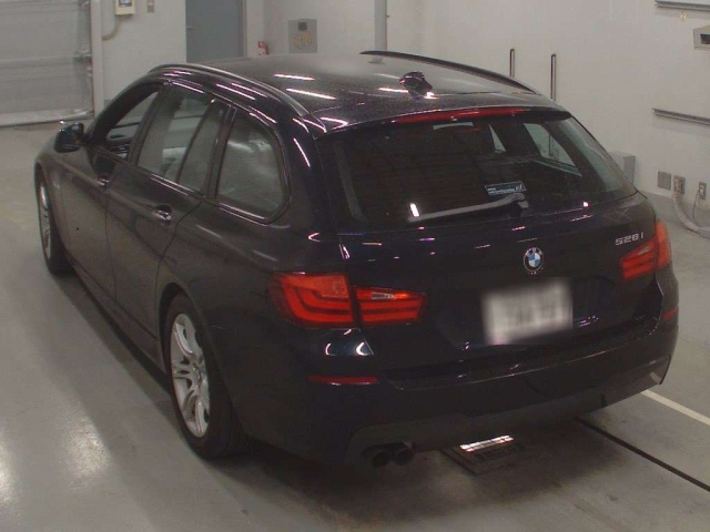 BMW 5 SERIES 2011