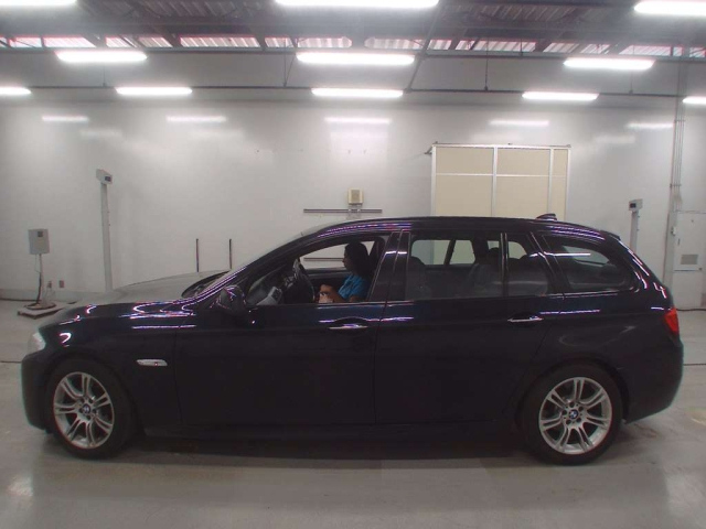 BMW 5 SERIES 2011