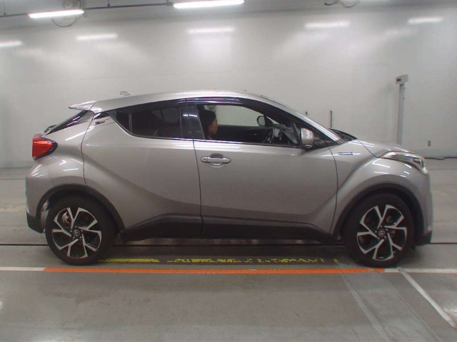 TOYOTA C-HR 2017