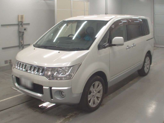 MITSUBISHI DELICA D5 2009