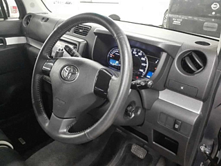 TOYOTA PIXIS SPACE 2015