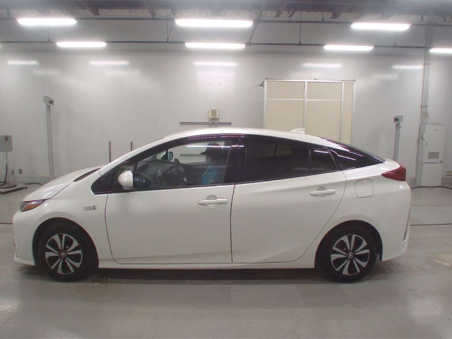 TOYOTA PRIUS PHV 2019