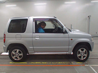 NISSAN KIX 2012