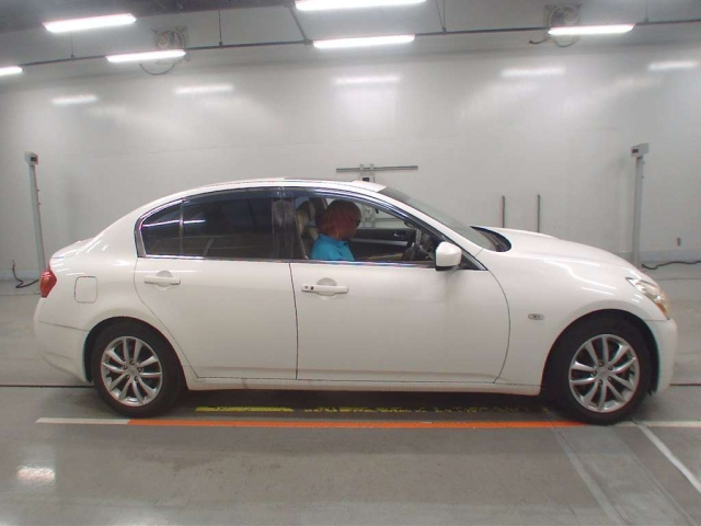 NISSAN SKYLINE 2009